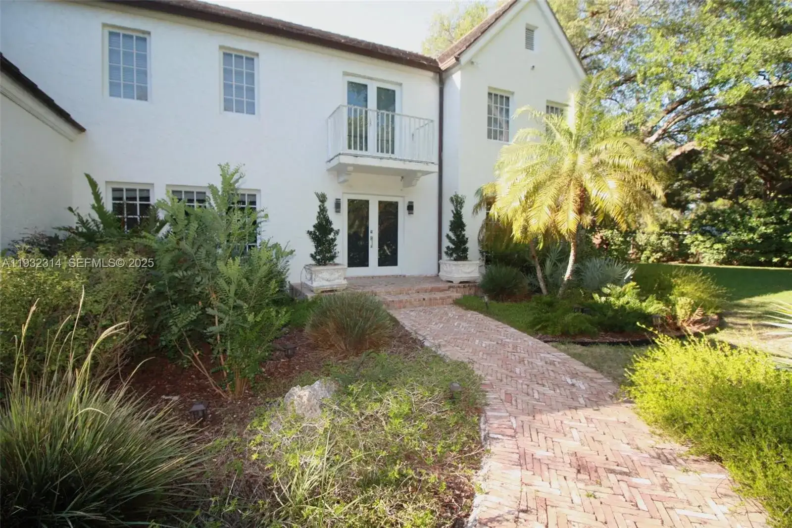 6750 Granada Blvd, Coral Gables FL 33146 photo 4