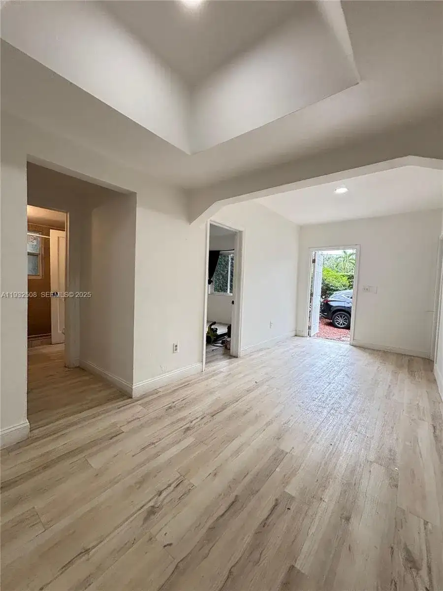 3031 NW 15th St # 0, Miami FL 33125 photo 2