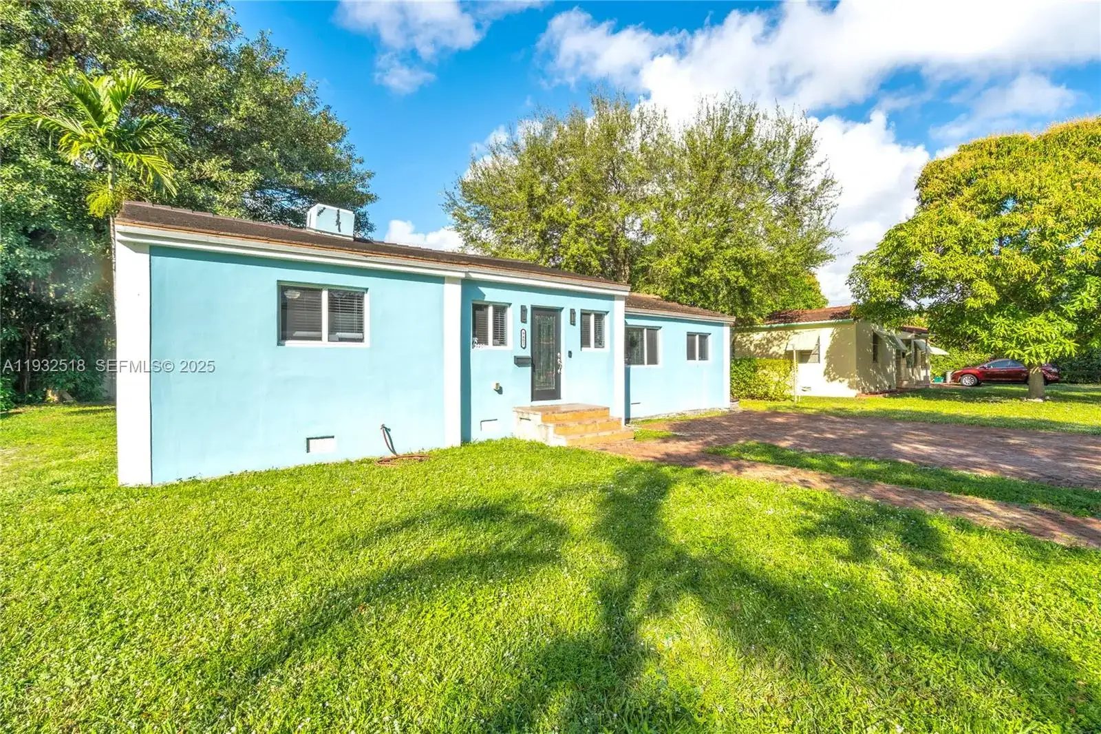 9402 NW 2nd Pl, Miami Shores FL 33150 photo 2