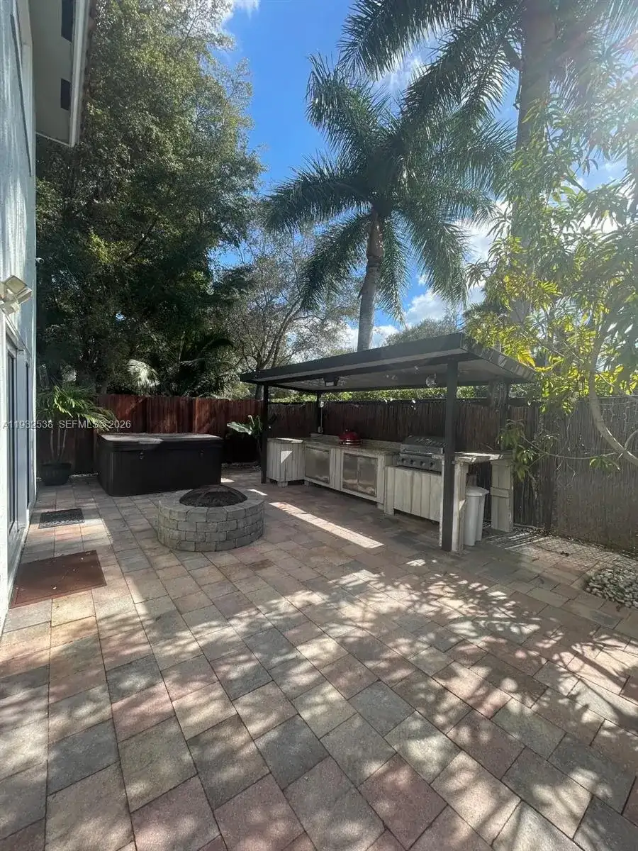 3134 NE 3rd Dr, Homestead FL 33033 photo 4