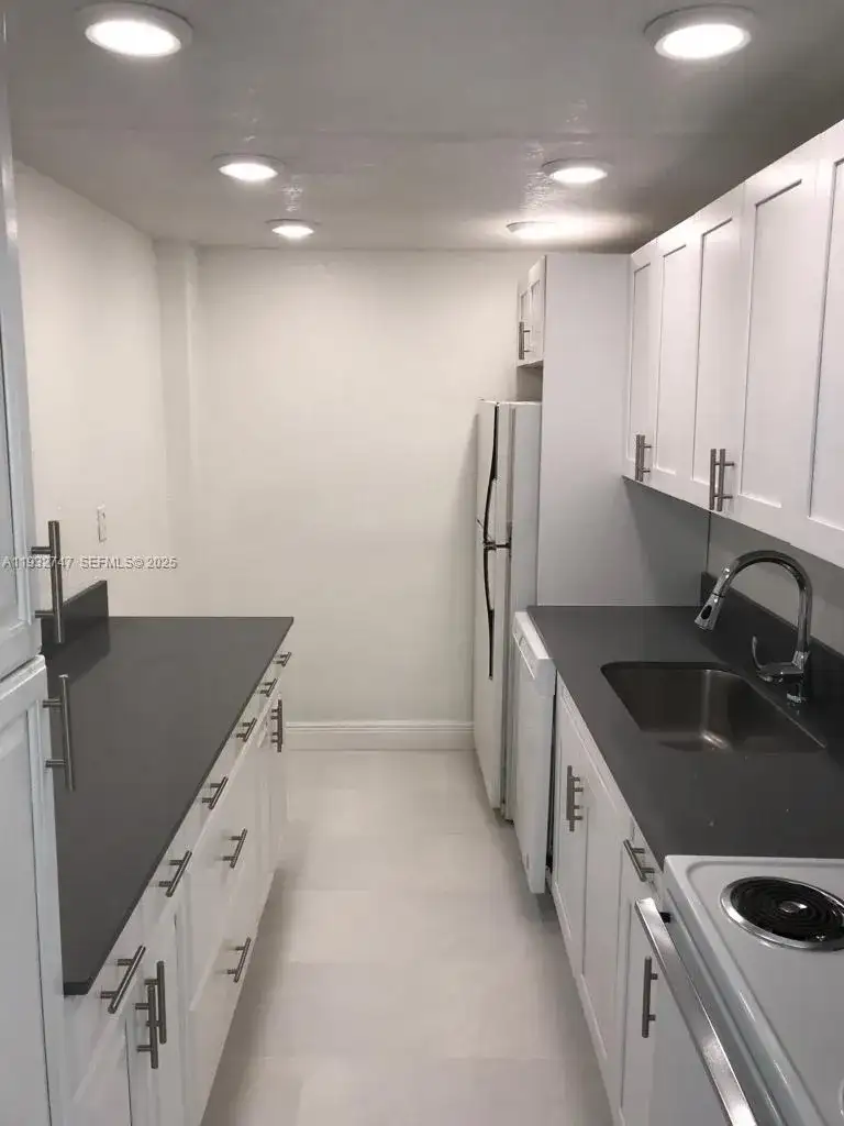 1251 NE 108th St # 705, Miami FL 33161 photo 2
