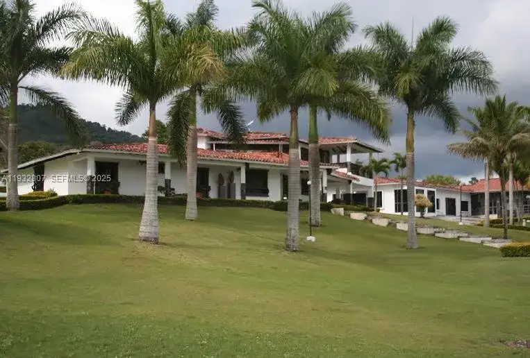 BUGA CALIMA - DARIEN 0000000, FL photo 2