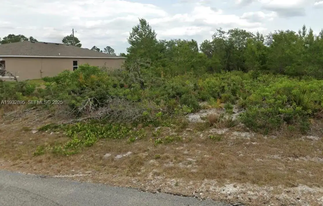 5846 VIRTUDES ST, Sebring FL 33872 photo 2