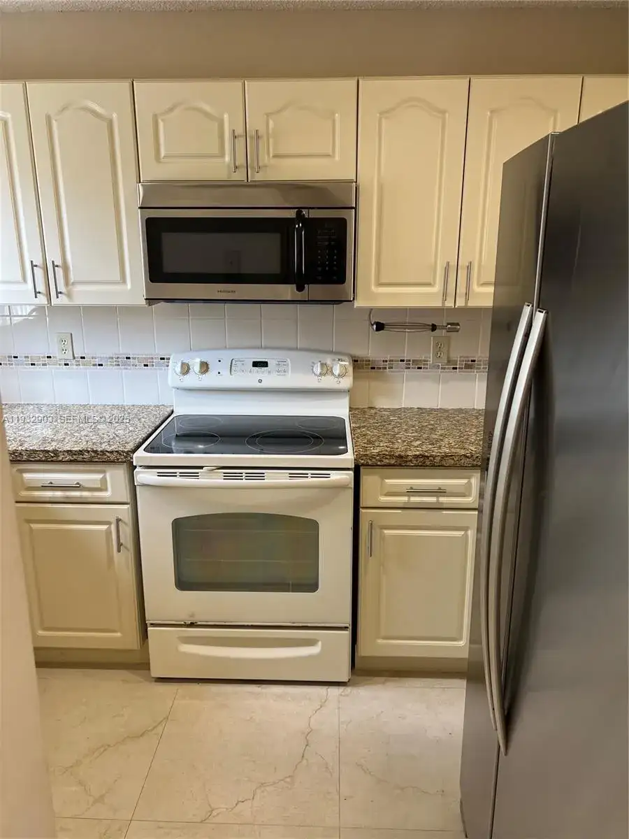 330 NW 114th Ave # 105, Sweetwater FL 33172 photo 2