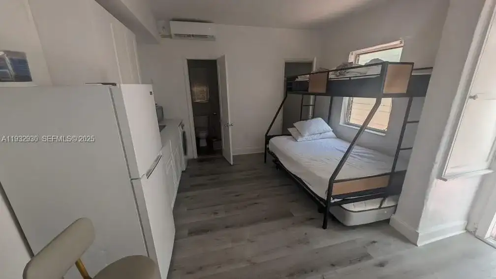 2822 Pine Tree Dr # 1B, Miami Beach FL 33140 photo 3