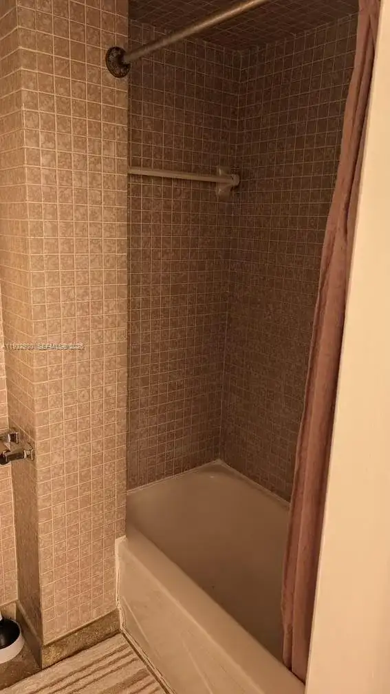 2822 Pine Tree Dr # 1B, Miami Beach FL 33140 photo 5