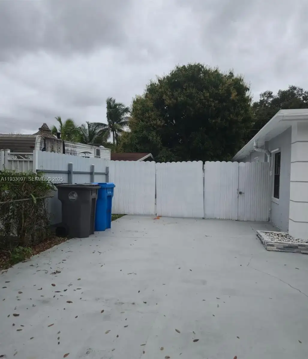 38 Edmund Rd # 1, West Park FL 33023 photo 2