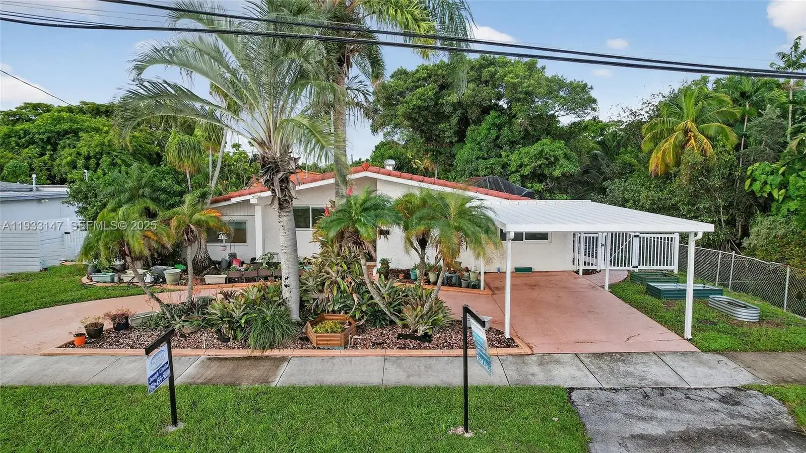 2500 NE 209th Ter, Miami FL 33180 photo 3