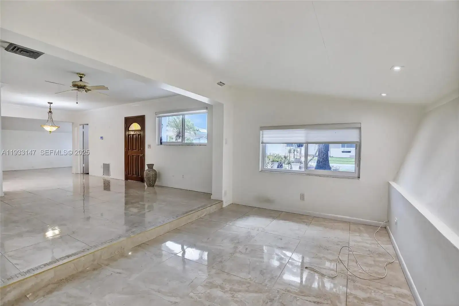 2500 NE 209th Ter, Miami FL 33180 photo 5