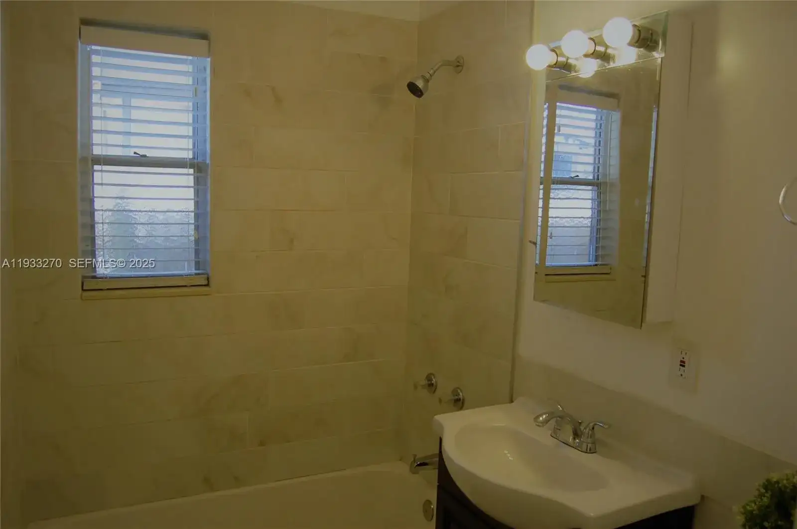 2481 SW 11th St # 2481, Miami FL 33135 photo 2