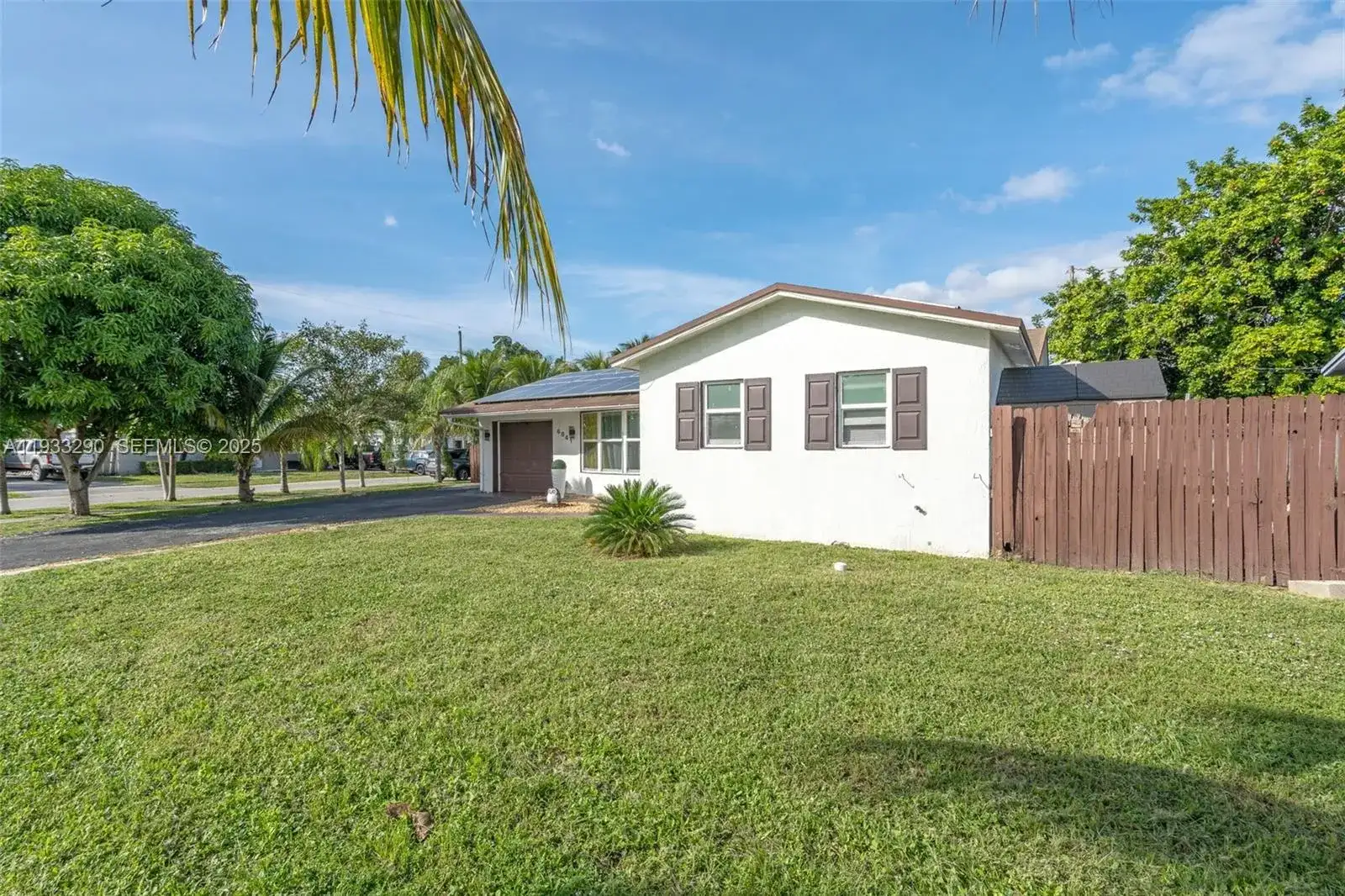 6841 NW 7th Ct, Margate FL 33063 photo 2