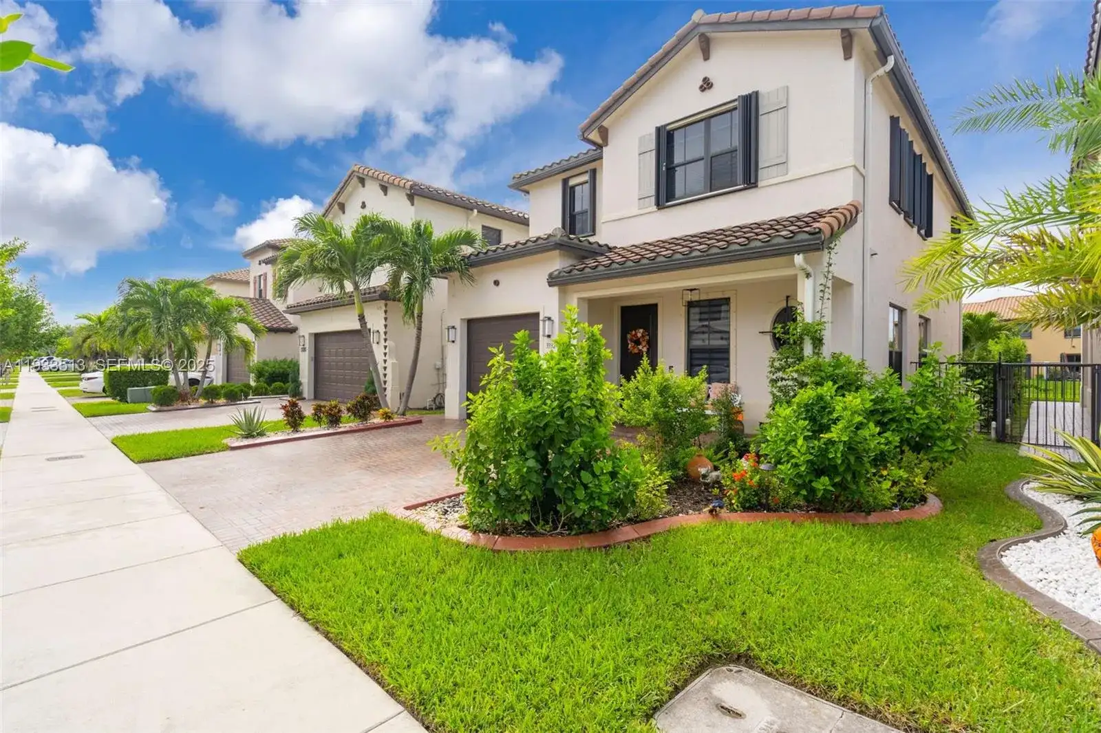 3332 W 95th Ter, Hialeah FL 33018 photo 2