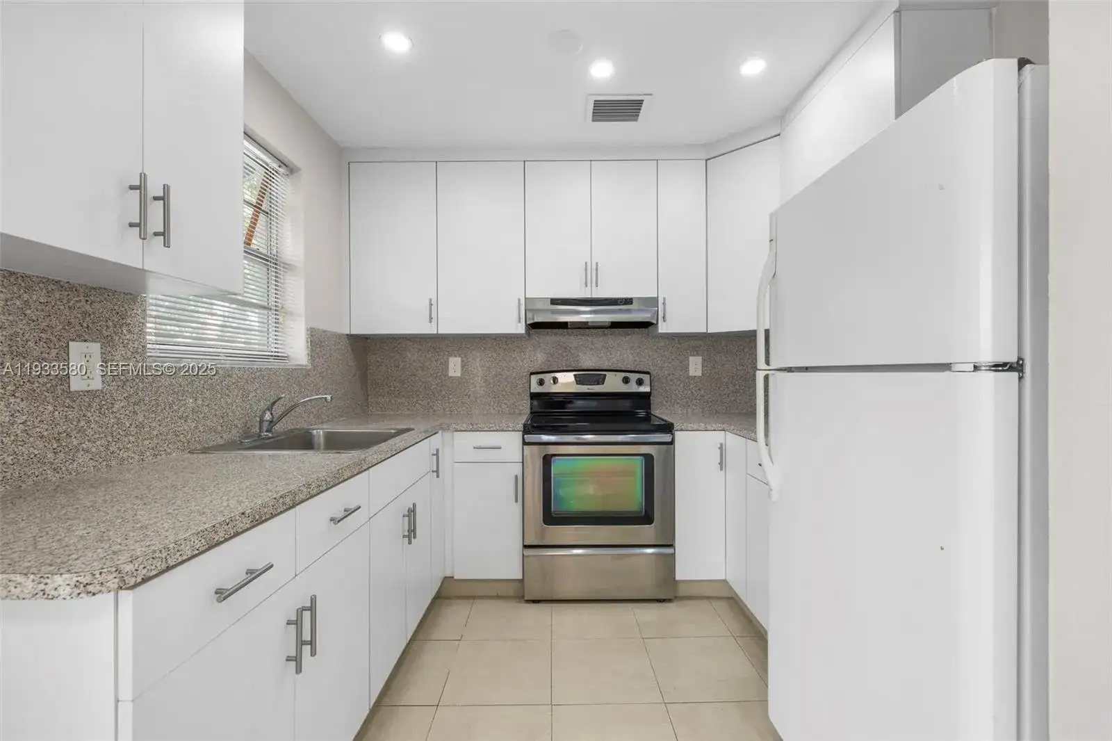 85 W 24th St # 85, Hialeah FL 33010 photo 2