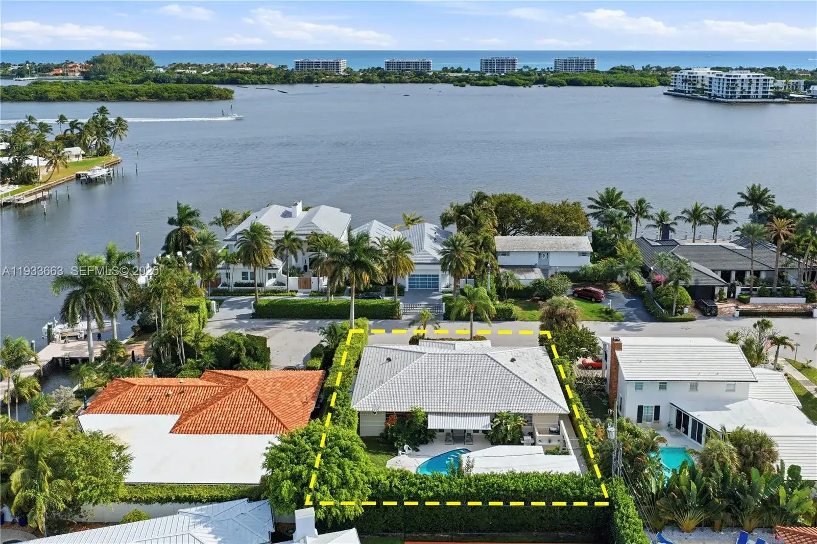 2607 Holy Cross Ln, Lake Worth FL 33460 photo 3