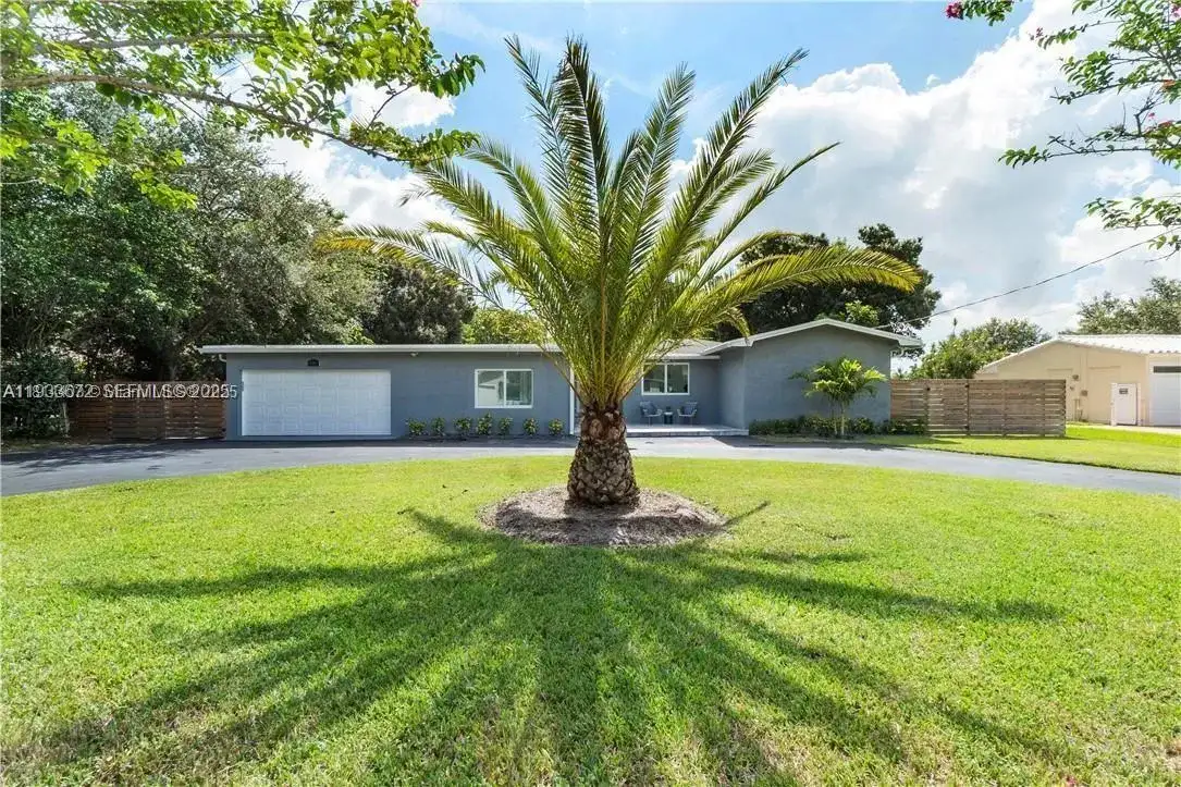 224 E Acre Dr, Plantation FL 33317 photo 2
