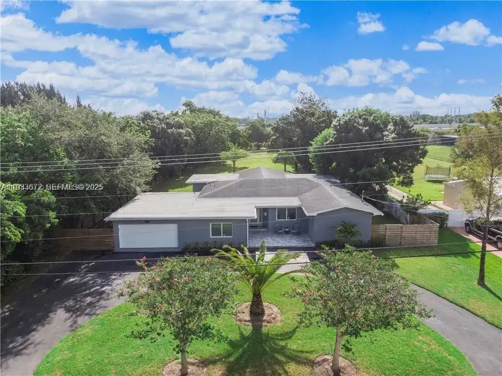 224 E Acre Dr, Plantation FL 33317 photo 3