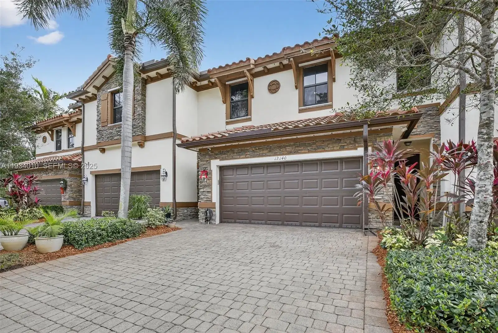 12140 Village Pl, Davie FL 33325 photo 2