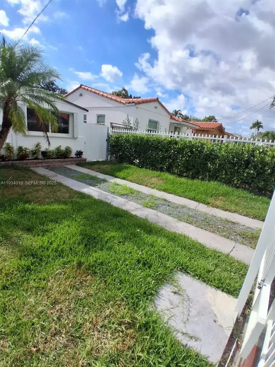 3052 SW 6th St # B, Miami FL 33135 photo 2