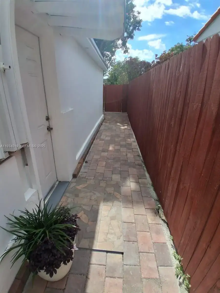 3052 SW 6th St # B, Miami FL 33135 photo 5