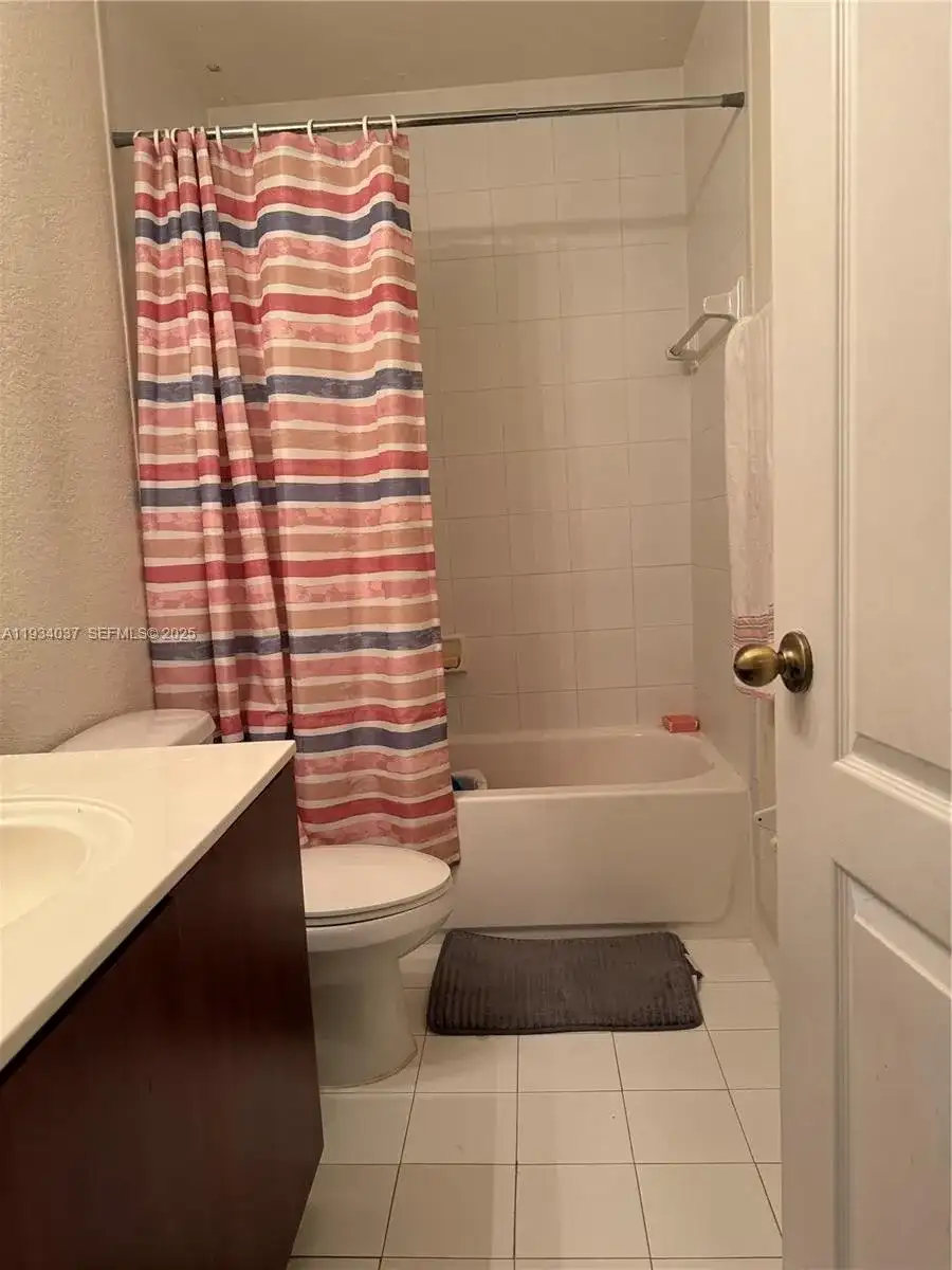 1043 SE 23rd Ave, Homestead FL 33035 photo 4