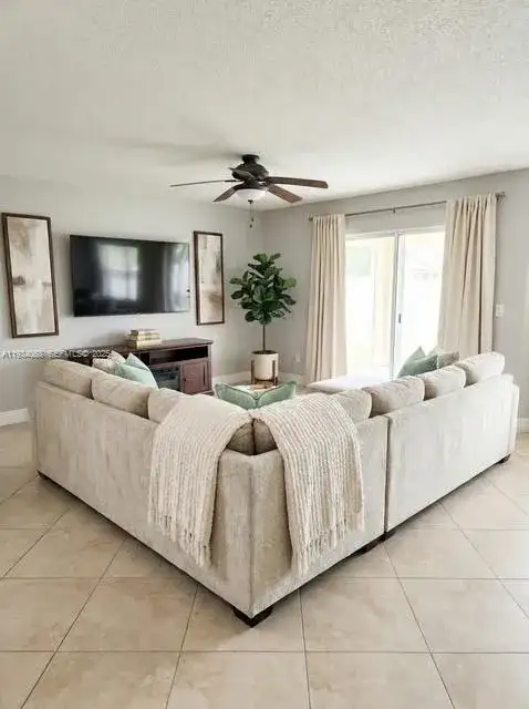 8951 W Sunrise Blvd, Plantation FL 33322 photo 2