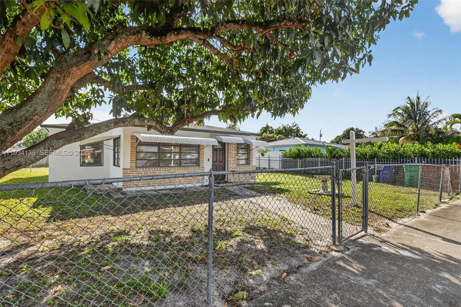 2440 NW 152nd Ter, Miami Gardens FL 33054 photo 2