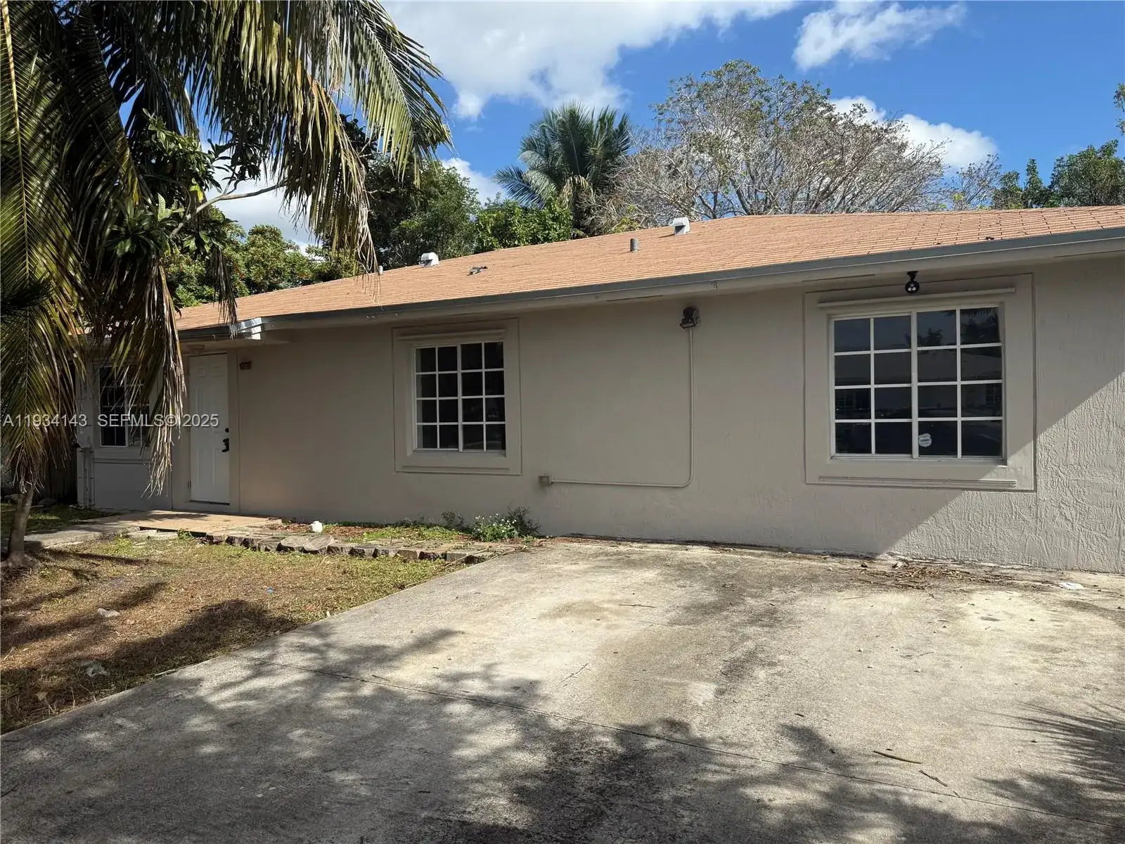1330 NW 7th Ct, Florida City FL 33034 photo 2