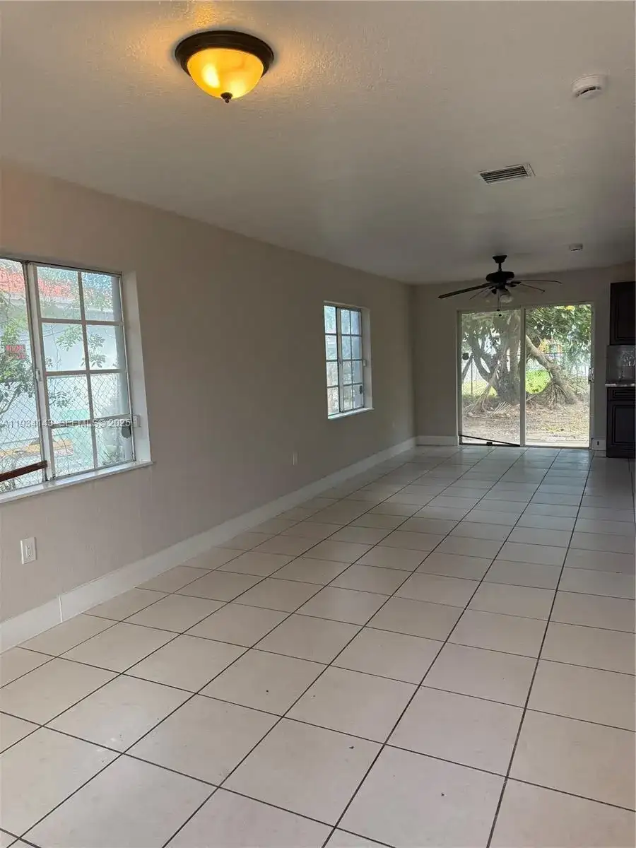 1330 NW 7th Ct, Florida City FL 33034 photo 3