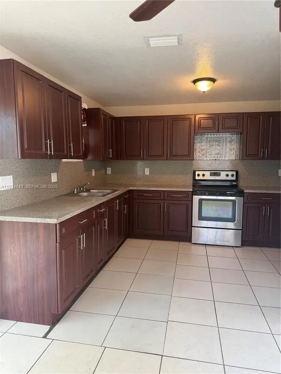 1330 NW 7th Ct, Florida City FL 33034 photo 4
