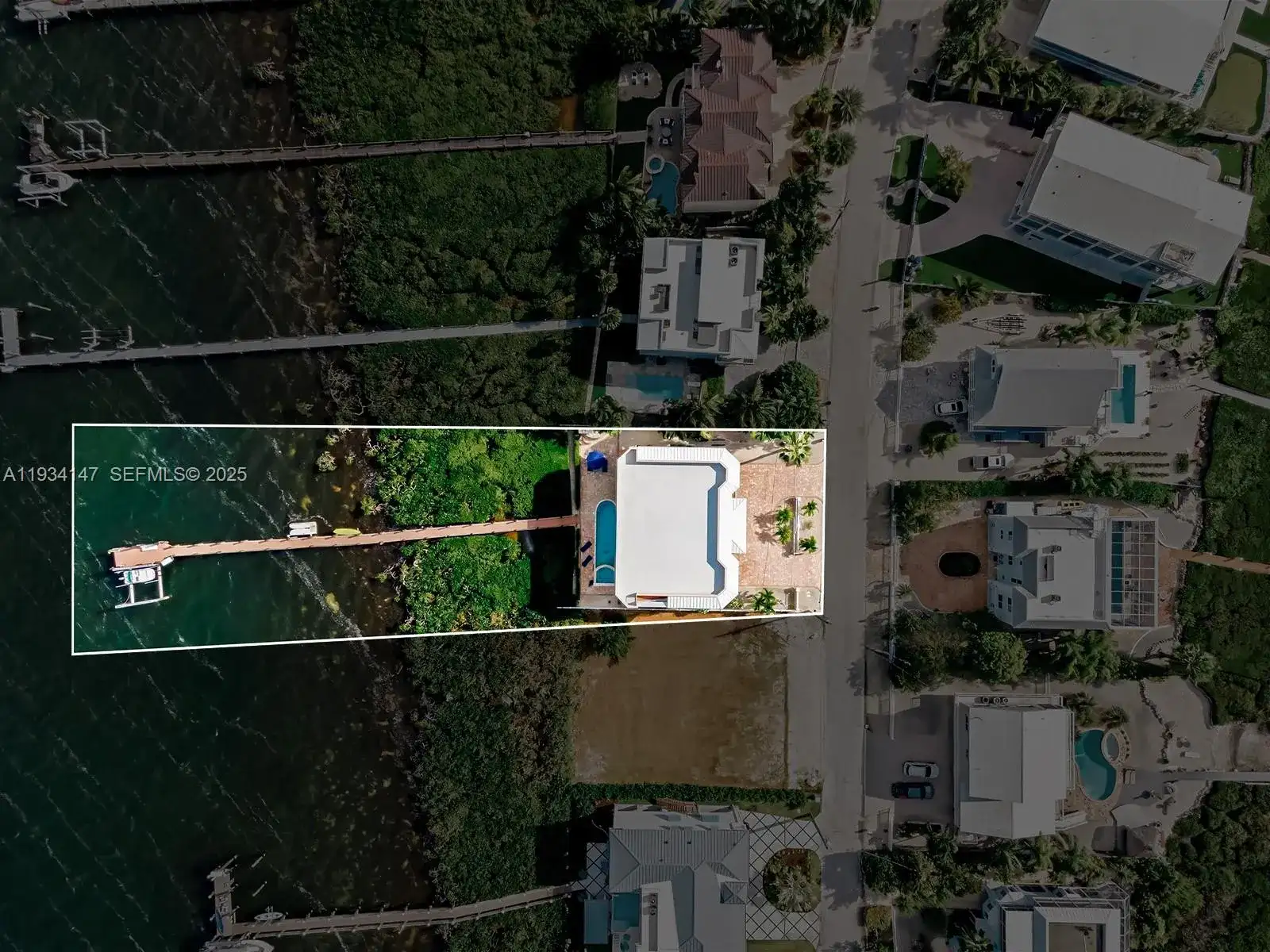112 N Bounty Ln, Key Largo FL 33037 photo 3