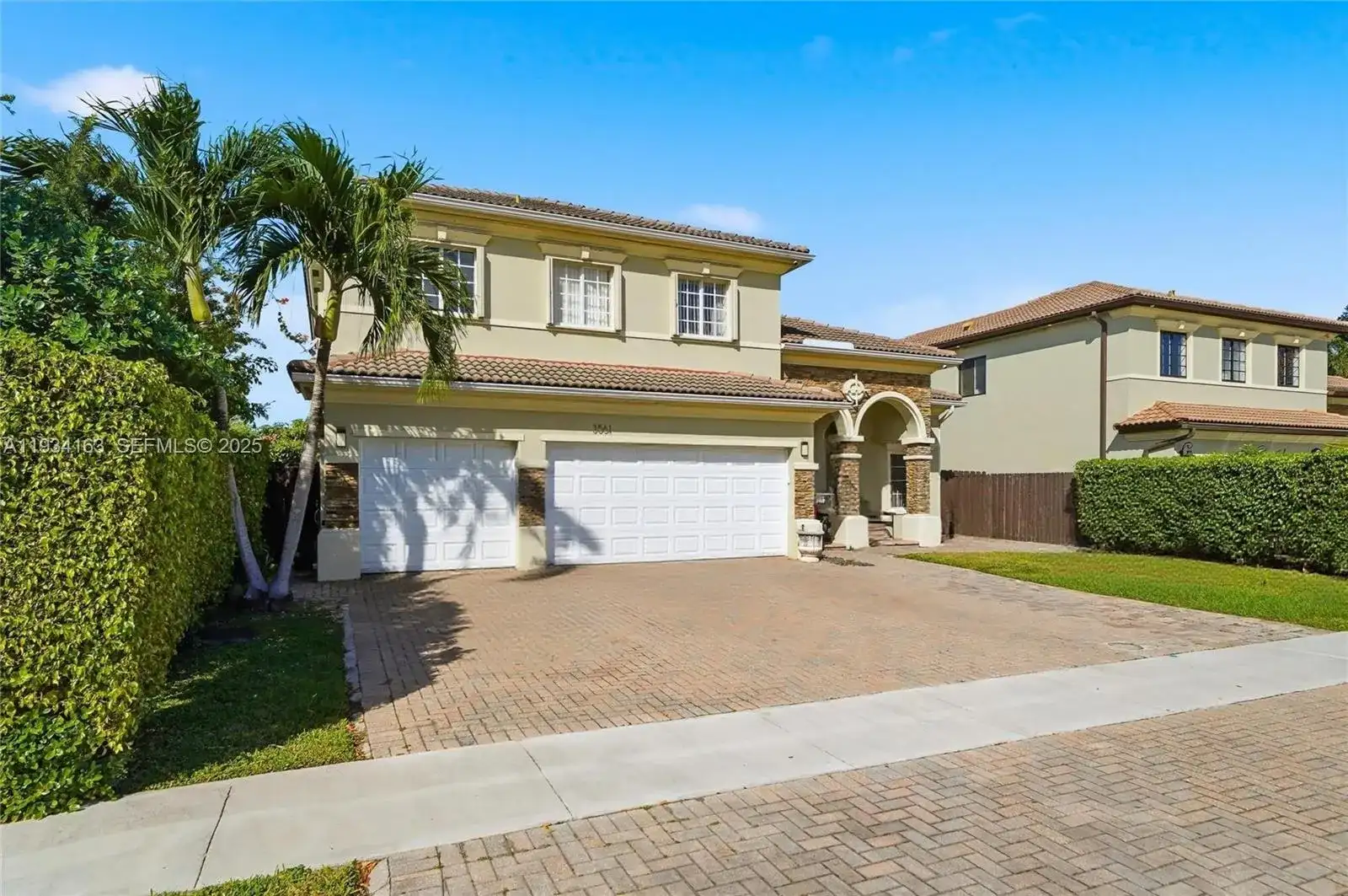 3561 NE 11th Dr, Homestead FL 33033 photo 2
