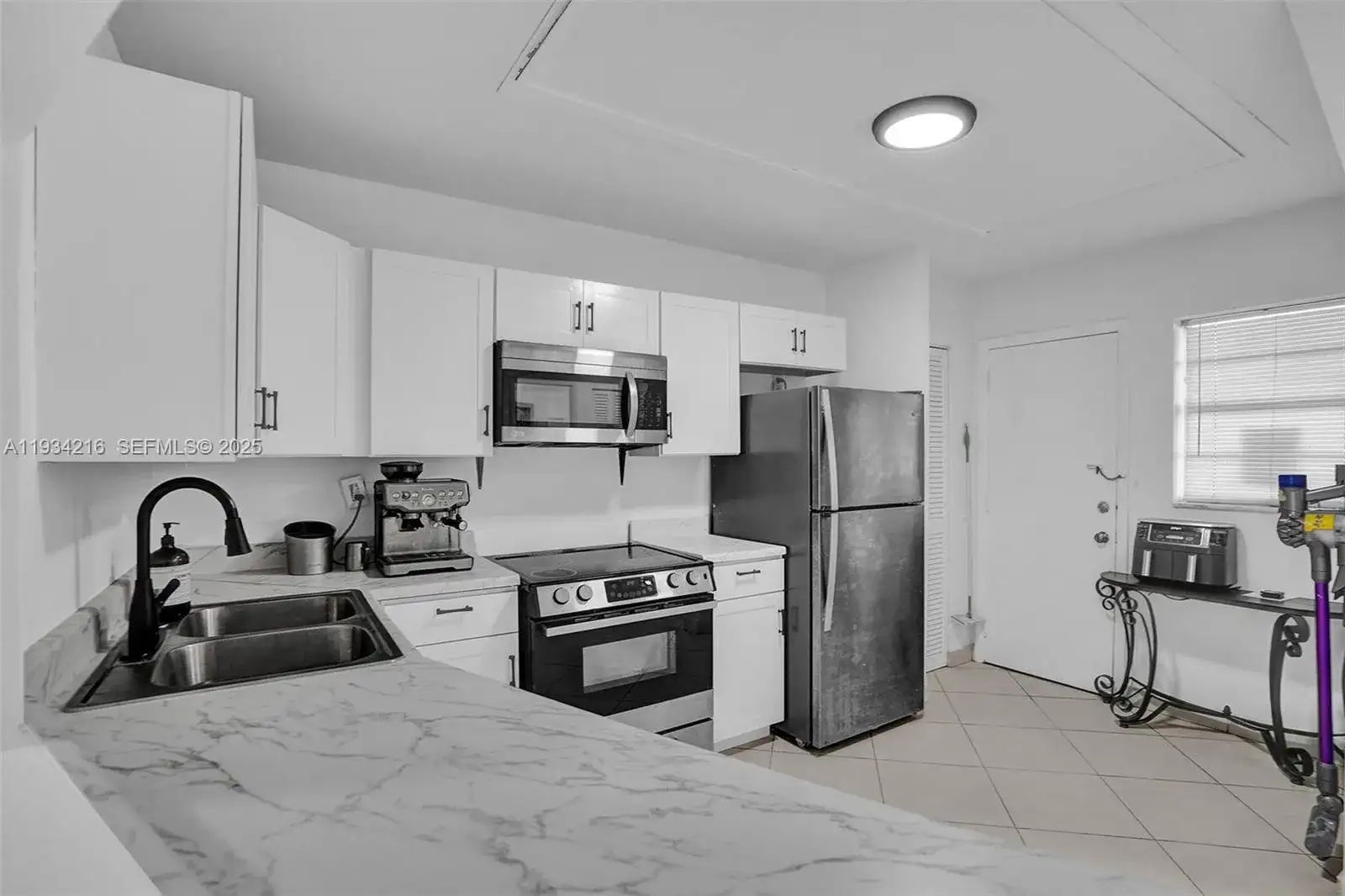 1780 NE 191st St # 2, Miami FL 33179 photo 4