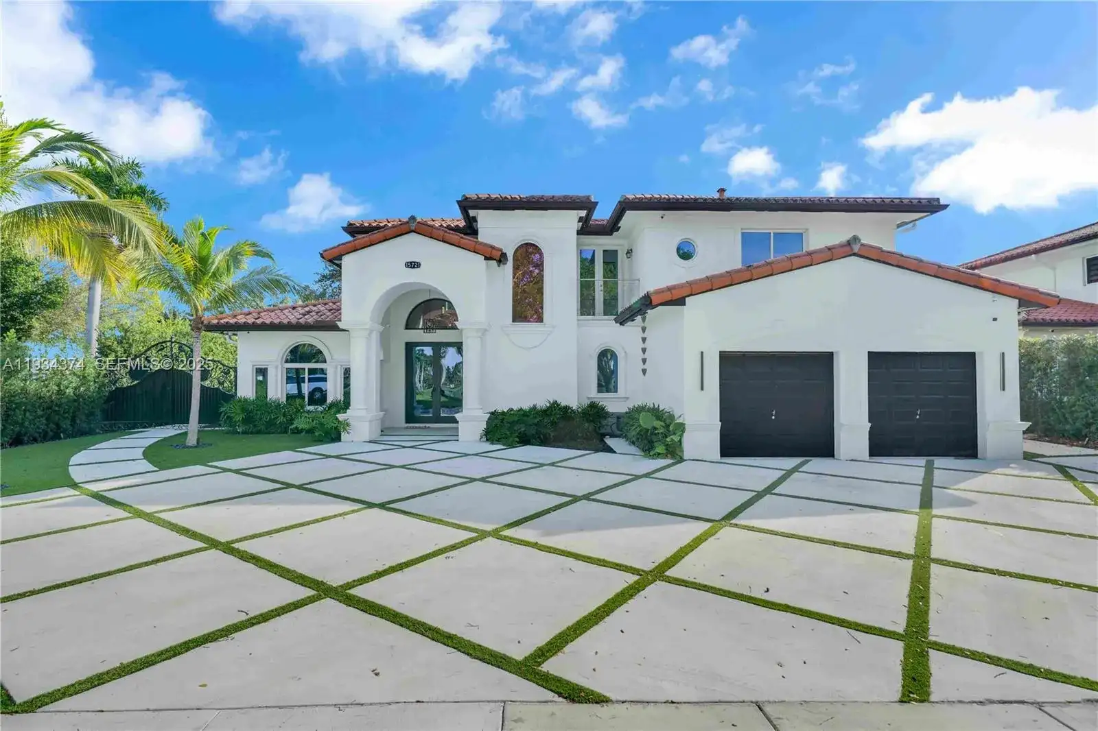 15721 NW 79th Ct, Miami Lakes FL 33016 photo 2