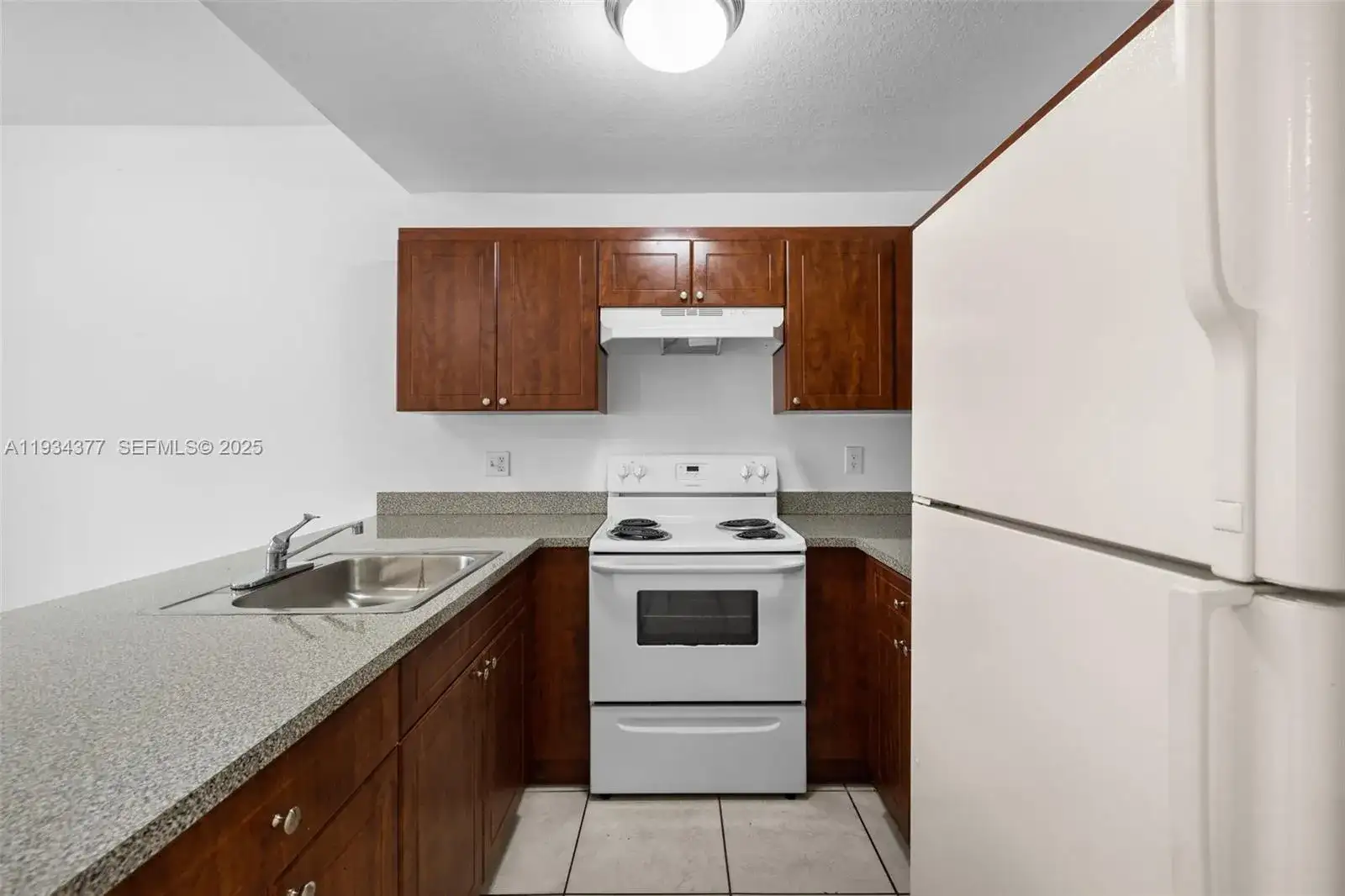 2437 W 78th St # 104, Hialeah FL 33016 photo 2