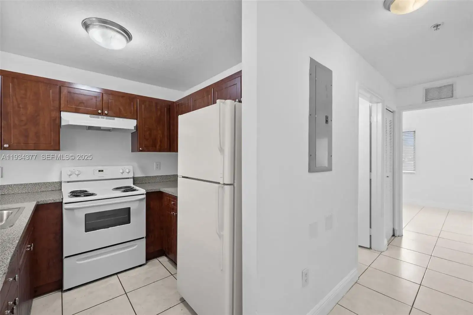2437 W 78th St # 104, Hialeah FL 33016 photo 3