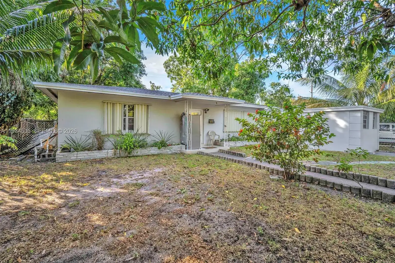 16234 NE 9th Ct, North Miami Beach FL 33162 photo 2