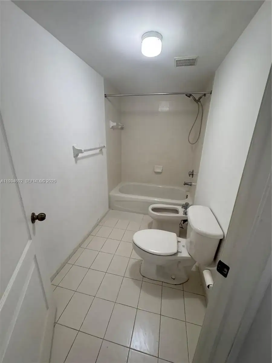 9340 Fontainebleau Blvd # W310, Miami FL 33172 photo 4