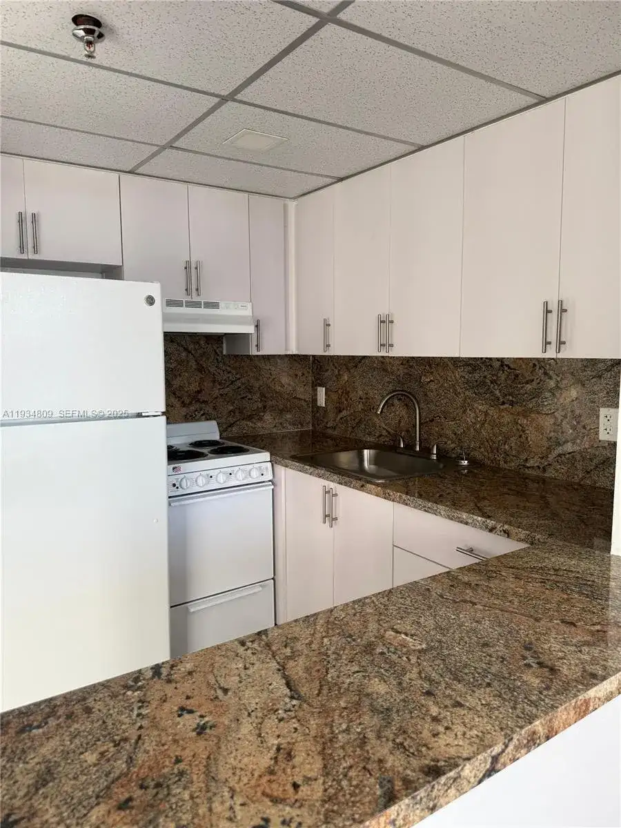 800 Washington Ave # 906, Miami Beach FL 33139 photo 2