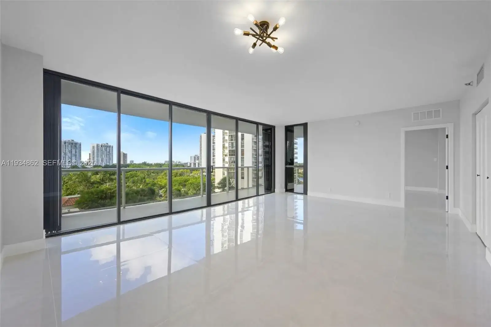 20281 E Country Club Dr # 501, Aventura FL 33180 photo 2