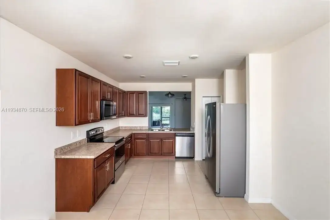 2802 40TH ST SW, Lehigh Acres FL 33976 photo 2