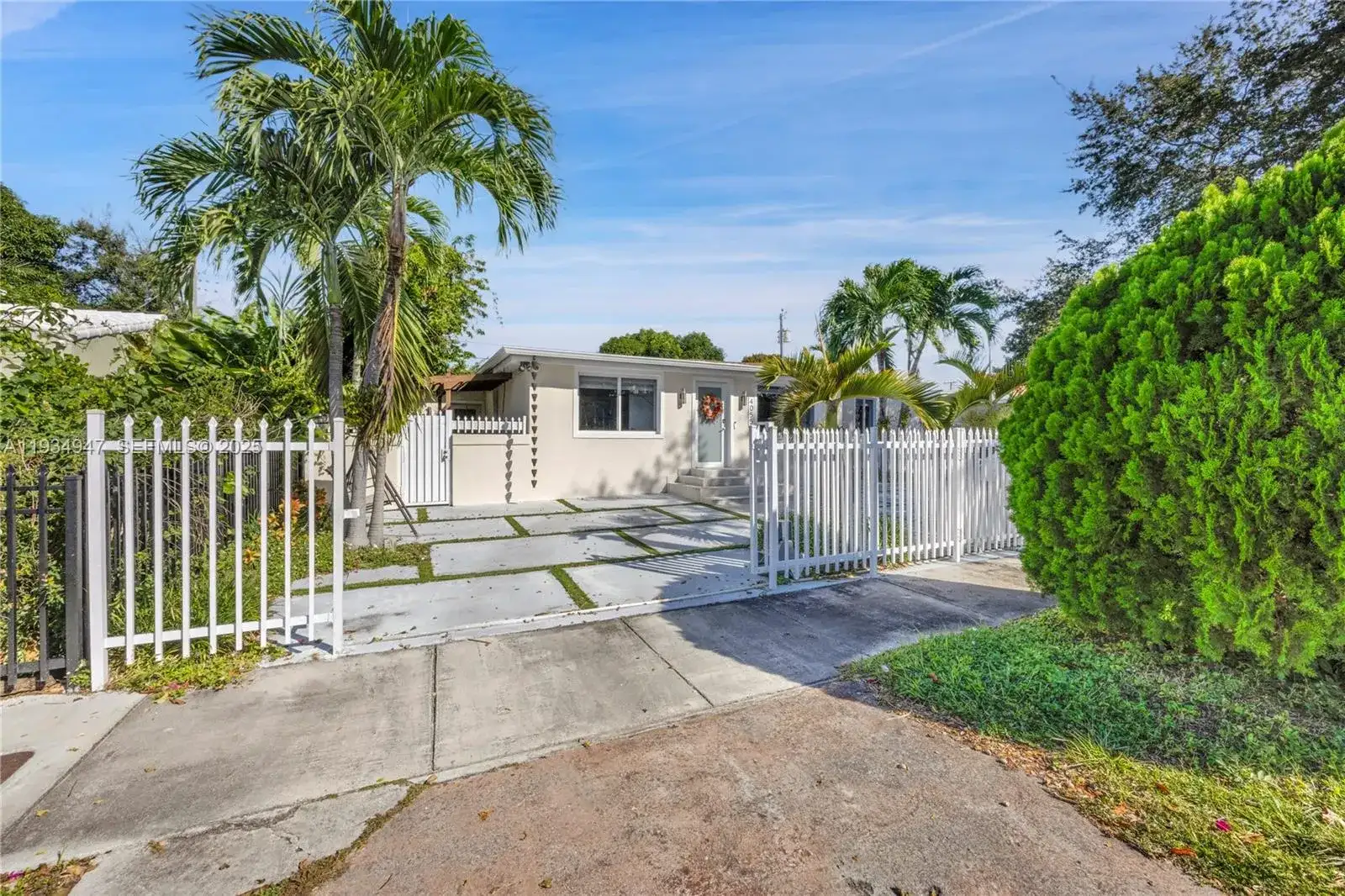 4055 SW 7th St, Miami FL 33134 photo 2