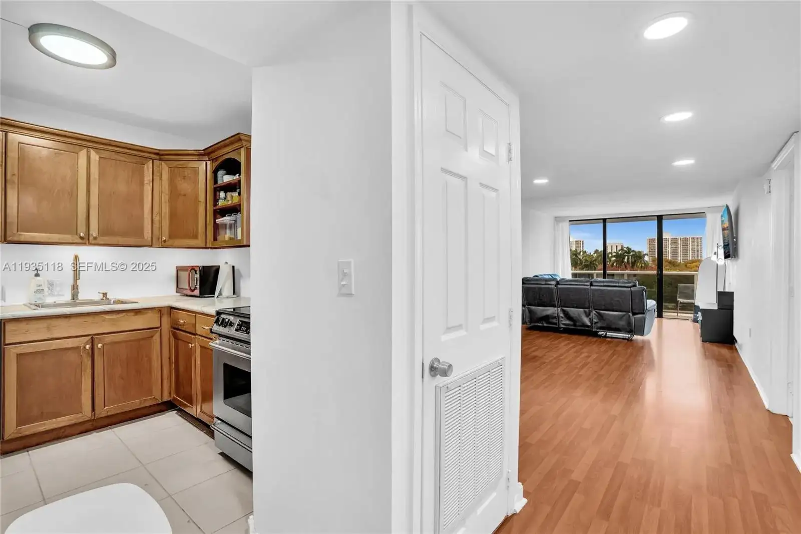 3675 N Country Club Dr # 410, Aventura FL 33180 photo 3