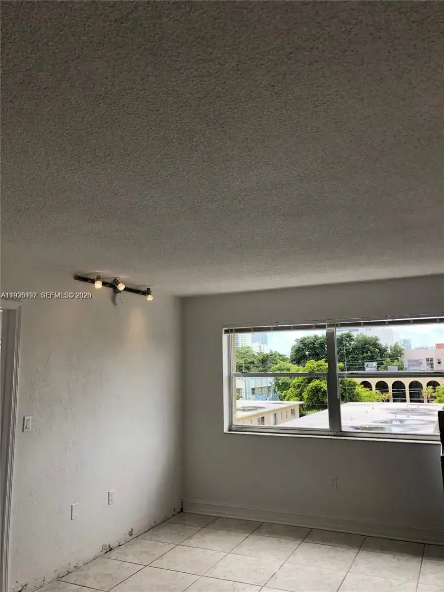 444 SW 4th St # 404, Miami FL 33130 photo 2