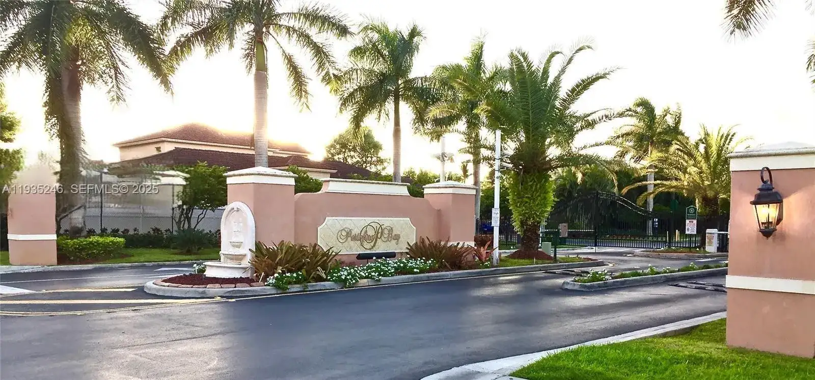 2304 NE 37th Ter, Homestead FL 33033 photo 2