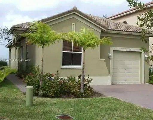 2304 NE 37th Ter, Homestead FL 33033 photo 3