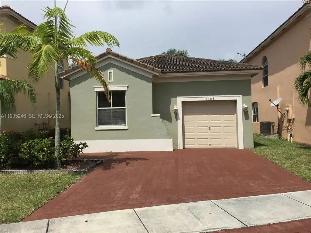 2304 NE 37th Ter, Homestead FL 33033 photo 4