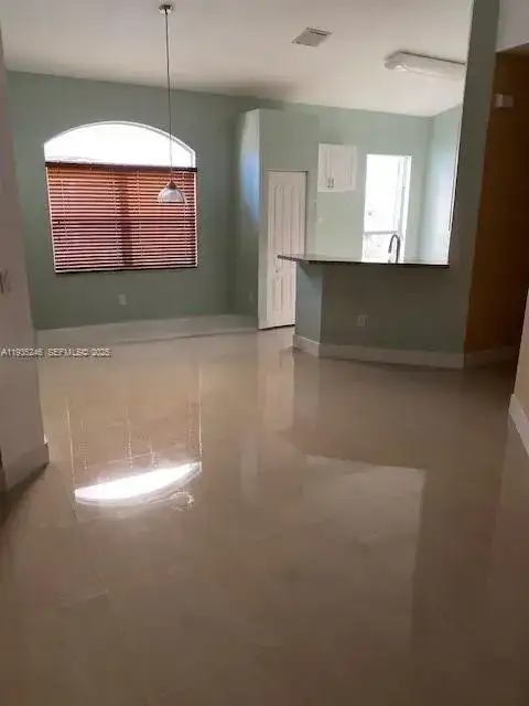 2304 NE 37th Ter, Homestead FL 33033 photo 5