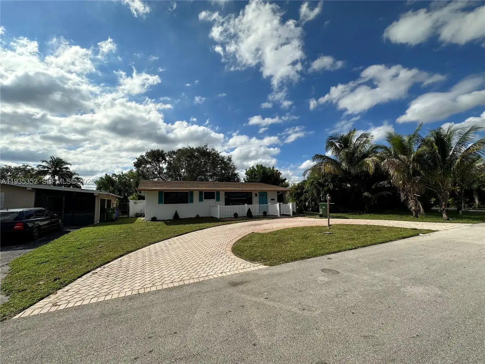 7880 NW 11th St, Pembroke Pines FL 33024 photo 2
