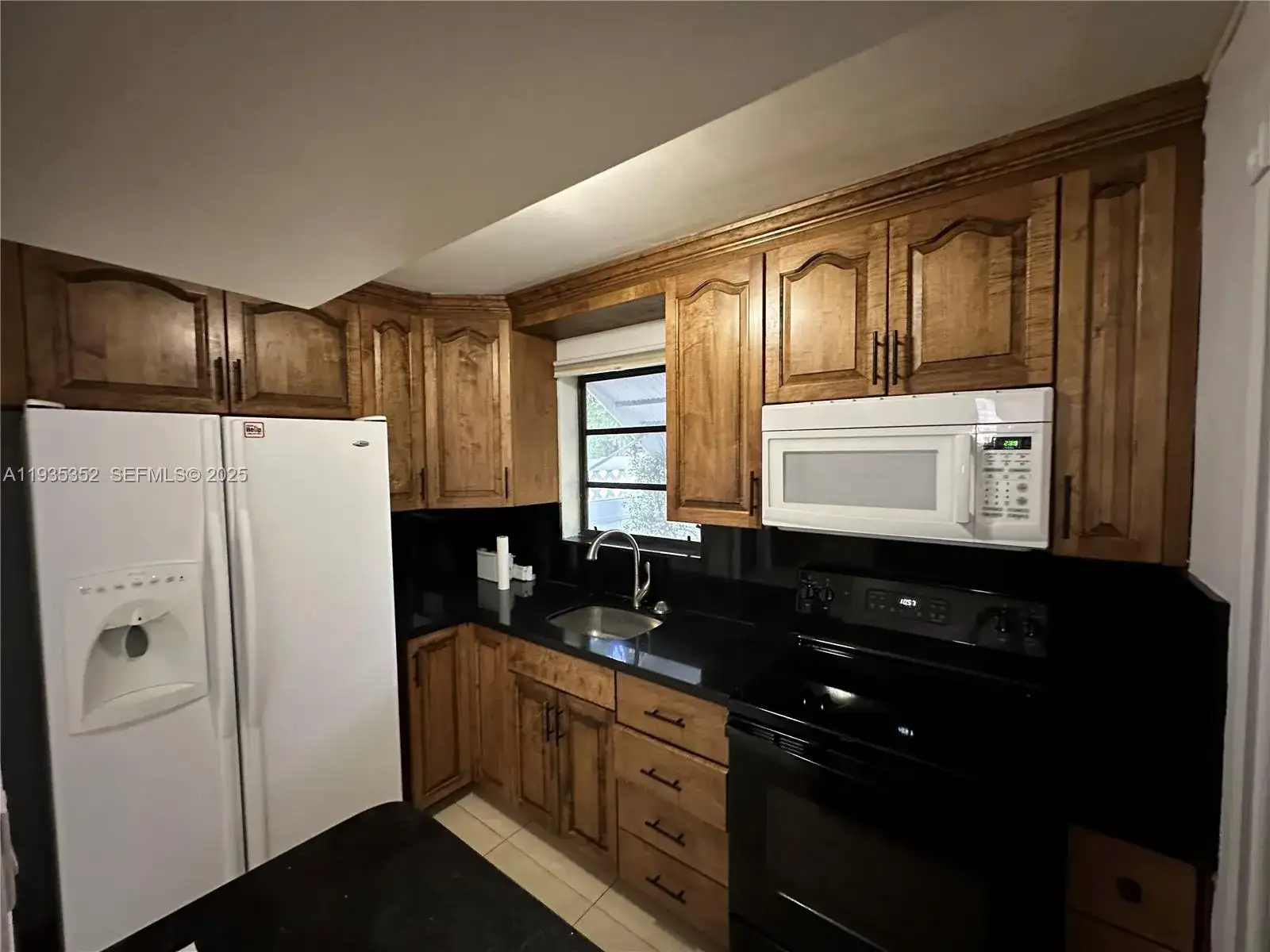 7880 NW 11th St, Pembroke Pines FL 33024 photo 4