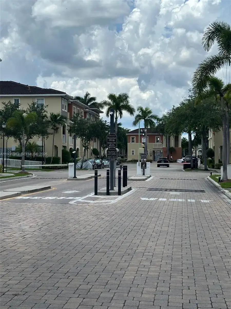 10800 NW 88th Ter # 213, Doral FL 33178 photo 2